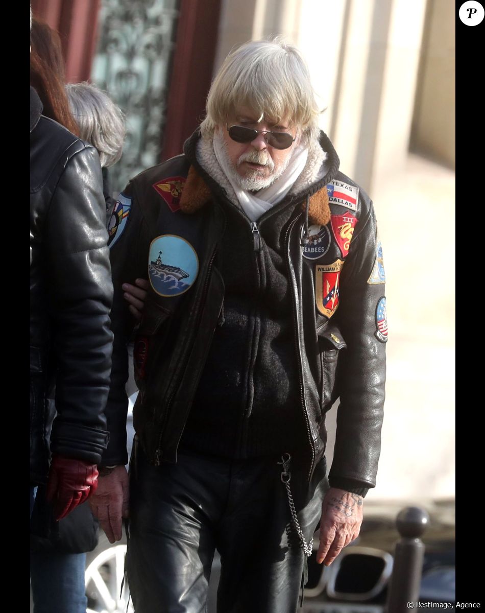Le chanteur Renaud - Obsèques de Thierry Séchan frère du chanteur Renaud) au cimetière du Montparnasse à Paris le 16 janvier 2019. Après une cérémonie au temple protestant Port Royal, la famille de T. Séchan s'est retrouvée dans un immeuble avant de se rendre au cimetière du Montparnasse.