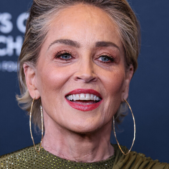 Sharon Stone - Photocall du dîner de gala caritatif "Women's cancer research fund" à Beverly Hills, le 16 mars 2023. 