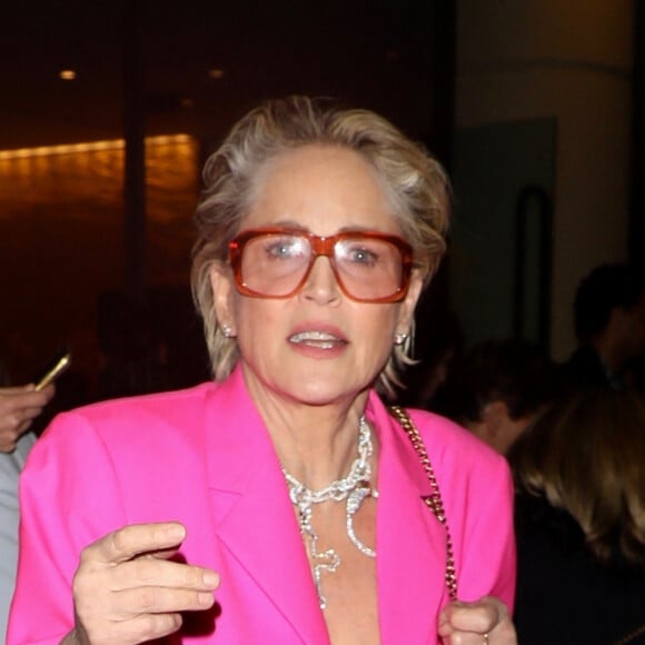 Sharon Stone à la sortie de la soirée pre-Grammy "Clive Davis" à Beverly Hills le 4 février 2023.