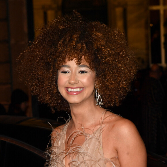 Notamment par rapport à d'autres stars du Net comme Léna Situations.
Léna Mahfouf (Léna Situations) arrivées au défilé de mode prêt-à-porter automne-hiver 2023/2024 "Valentino" lors de la Fashion Week de Paris le 5 mars 2023. © Veeren / Christophe Clovis / Bestimage 