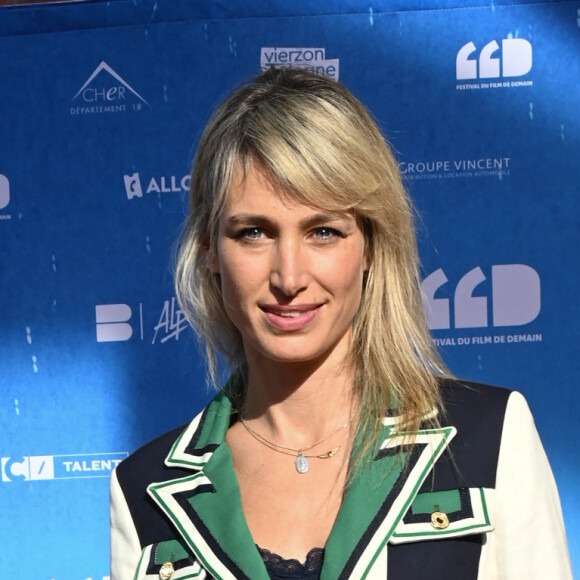 Pauline Lefèvre au photocall du jury de la première édition du film de demain (FFD) au Ciné Lumière de Vierzon le 2 juin 2022. © Coadic Guirec / Bestimage