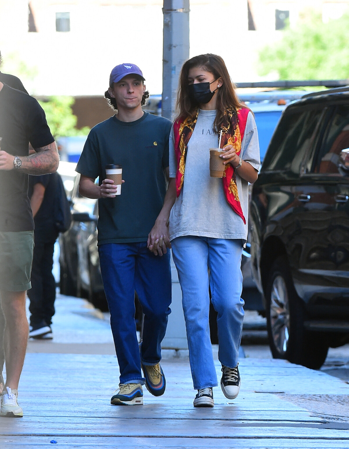 Photo : Tom Holland et sa compagne Zendaya se promènent en amoureux à New  York le 2 septembre 2022. - Purepeople