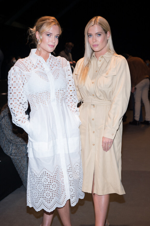 Lady Eliza e Amelia Spencer au Front Row du défilé Alberta Ferretti lors de la Fashion Week automne-hiver 2022/2023 de Milan, Italie, le 24 février 2022. 