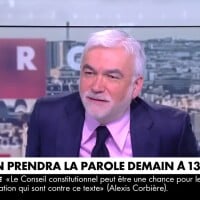 Pascal Praud dézingué par un célèbre présentateur : ses attaques contre des stars du JT ne passent pas...