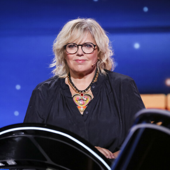 Exclusif - Laurence Boccolini - Tournage de l'émission "Sketch Story", présentée par L.Boccolini. Le 12 septembre 2022 C'est l'une des nouveautés de cette rentrée 2022. Samedi 8 octobre à 21h10, retrouvez " Sketch Story ", la nouvelle création originale de France 2 dans laquelle les stars de l'humour vont réinterpréter leurs sketchs les plus célèbres dans de courtes fictions ! Dans ce show d'humour inédit, présenté par L.Boccolini, découvrez les sketchs cultes comme vous ne les avez jamais vus : " Le train pour Pau " de Chevallier et Laspalès, " Les coiffeuses " des Chevaliers du Fiel, " Le permis de conduire " de M.Robin et P.Palmade, " Le cocktail mondain " d'A.Roumanoff, " Les pétasses " des Inconnus, " François Hollande " de L.Gerra,  " Madame Sarfati : Allô la police " d'É.Kakou, " Chère Maman " de R.Magdane, etc. L'émission sera aussi l'occasion pour les invités de la soirée de vous présenter sur scène leurs sketchs les plus drôles. Humour, convivialité et originalité... Une soirée de rire totalement inédite à découvrir exclusivement sur France 2 ! © Jack Tribeca / Bestimage 