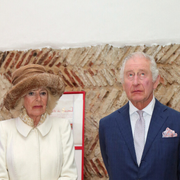 Le roi Charles III d'Angleterre et Camilla Parker Bowles, reine consort d'Angleterre, en visite au château de Colchester, le 7 mars 2023. Cette visite a pour but de marquer le statut de ville récemment décerné à Colchester. 