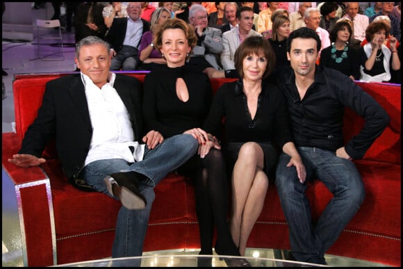 Danièle Evenou et les enfants de Jacques Martin sur le plateau de Vivement dimanche, David, Elise et Jean-Baptiste Martin en 2008 © Guillaume Gaffiot/bestimage