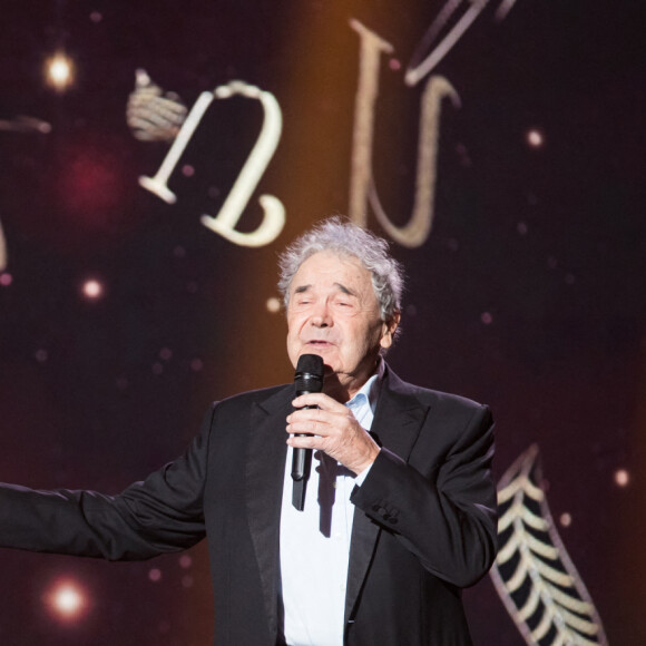 Mais cela ne lui aura pas suffi pour être épargné des critiques. Libération a considéré qu'il s'"égare", et un internaute l'a qualifié de "réactionnaire" sur Twitter. Ce jeudi 23 mars, Pierre Perret a répondu à ses détracteurs.
Exclusif - Pierre Perret - Enregistrement de l'émission "La boîte à Secrets 9" à Paris, qui sera diffusée le 9 septembre sur France 3. © Tiziano Da Silva / Bestimage 