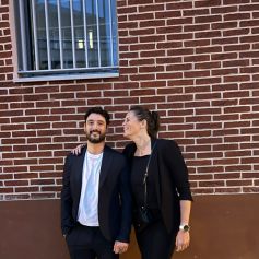 Elle a ensuite partagé un cliché d'elle et son mari, tous les deux très bien habillés. "La définition de l'évidence", ajoute la championne
 
Laure Manaudou et Jérémy Frérot