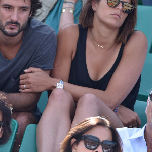 Laure Manaudou et son compagnon Jérémy Frérot (du groupe Fréro Delavega) dans les tribunes lors de la finale des Internationaux de tennis de Roland-Garros à Paris, le 7 juin 2015.