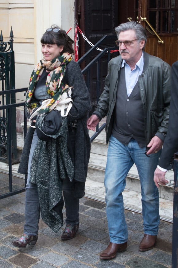 En interview avec France Bleu, Daniel Auteuil a abordé le trouble dont il est victime comme son fils, né de son couple avec Aude Ambroggi
Daniel Auteuil et sa femme Aude Ambroggi à la sortie de l'hommage à Jacques Higelin au Cirque d'Hiver à Paris