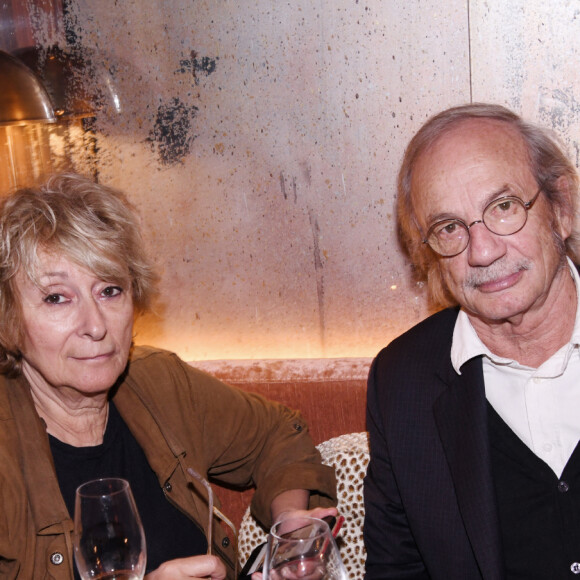 Exclusif - Patrick Chesnais et sa femme Josiane Stoléru - Soirée d'inauguration du restaurant "Le Mimosa" (2 rue Royale 75008 Paris) de JF. Piège, B.Joannin (Président du Amiens SC) et B.Patou à Paris le 22 novembre 2021. © Rachid Bellak/Bestimage 