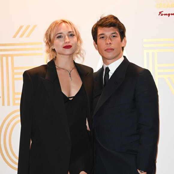 Chloe Jouannet et Sandor Funtek (habillé en Dior Homme et montre TAG Heuer) - Photocall au Fouquet's après la 47ème cérémonie des César à Paris le 26 février 2022. © Coadic Guirec / Bestimage