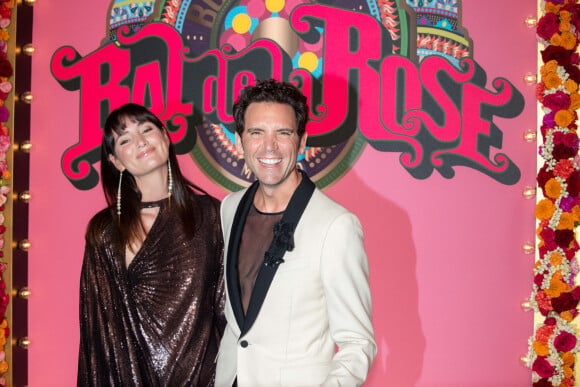 Le chanteur Mika et sa soeur Zuleika - Arrivées des invités au Bal de la Rose 2023 sur le thème "Bollywood" à la salle des étoiles à Monaco le 25 mars 2023. © Olivier Huitel / Pool / Bestimage 