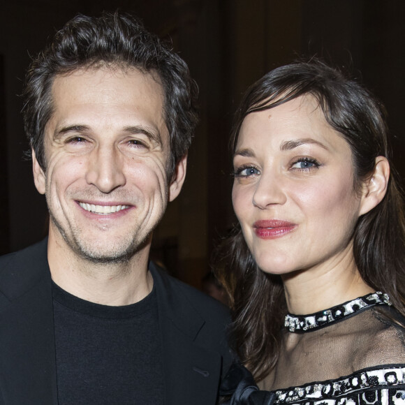 Guillaume Canet n'en est pas revenu ! 
Exclusif - Marion Cotillard et son compagnon Guillaume Canet dans la tente VIP lors du Longines Paris Eiffel Jumping au Champ de Mars à Paris, le samedi 6 juillet 2019. © Veeren Ramsamy/Bestimage
