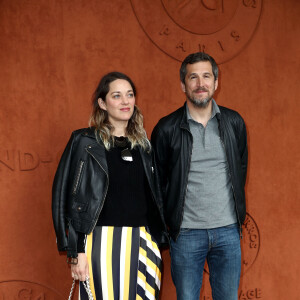 Guillaume Canet et sa compagne Marion Cotillard - People au village pour la finale hommes lors des internationaux de France de tennis de Roland Garros 2019 à Paris le 9 juin 2019. © Jacovides - Moreau / Bestimage 