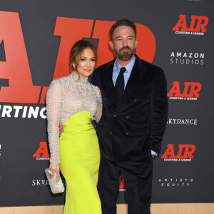 Jennifer Lopez et son mari Ben Affleck - Première du film "AIR" à Los Angeles, le 27 mars 2023.