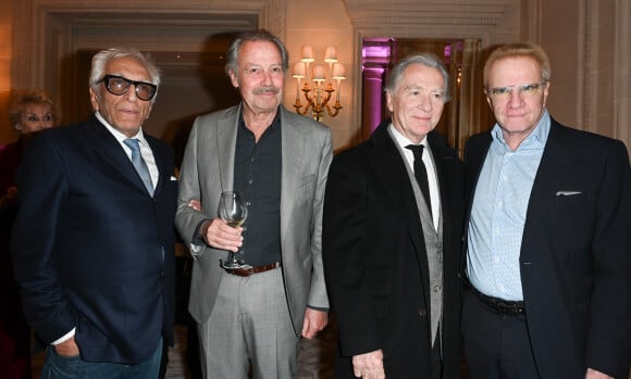 Gérard Darmon, Michel Leeb, William Leymergie et Christophe Lambert - Gala caritatif des "Stéthos d'Or" qui récompensent les artistes qui contribuent au bien-être de tous, organisé par la Fondation pour la Recherche en Physiologie au George V à Paris, le 27 mars 2023. © Coadic Guirec-Rachid Bellak/Bestimage