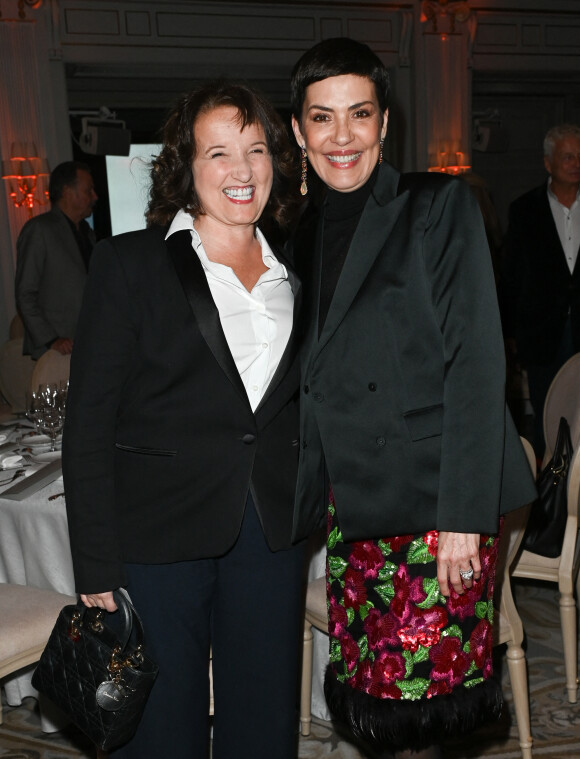 Anne Roumanoff et Cristina Cordula - Gala caritatif des "Stéthos d'Or" qui récompensent les artistes qui contribuent au bien-être de tous, organisé par la Fondation pour la Recherche en Physiologie au George V à Paris, le 27 mars 2023. © Coadic Guirec-Rachid Bellak/Bestimage