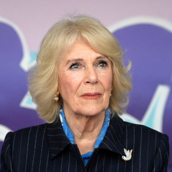 La semaine a mal commencé pour la reine Camilla Parker-Bowles
Camilla Parker Bowles, reine consort d'Angleterre, visite au S.T.O.R.M Family Centre à Londres, à l'occasion de son 19ème anniversaire. Le centre soutient les personnes touchées par la violence domestique et offre des services aux jeunes et aux personnes âgées au sein de la communauté. 