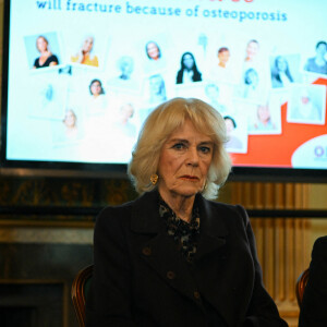Camilla Parker Bowles, reine consort d'Angleterre, assiste à une réception pour l'inauguration de la Royal Osteoporosis Society à Bath, le 25 janvier 2023. 