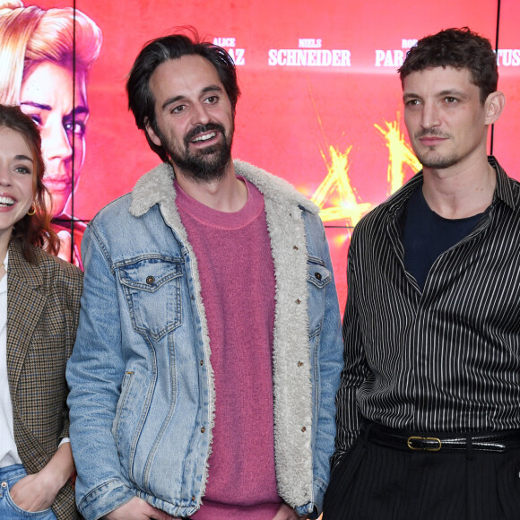 Alice Isaaz, le réalisateur Romain Quirot et Niels Schneider - Avant-première du film "Apaches" au cinéma UGC Les Halles à Paris le 28 mars 2023. © Giancarlo Gorassini/Bestimage