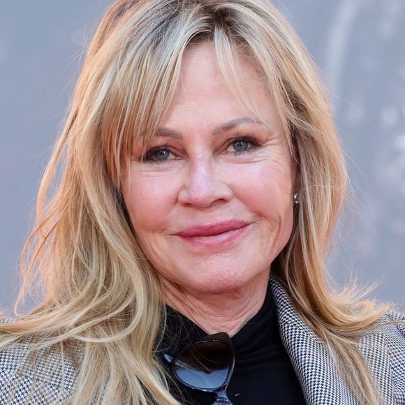 Melanie Griffith a ensuite connu de grandes histoires d'amour avec Steven Bauer, Don Johnson - avec qui elle a renoué - et Antonio Banderas
Melanie Griffith lors de la cérémonie de prise d'empreintes de Jamie Lee Curtis au TCL Chinese Theatre à Hollywood le 12 octobre 2022. 