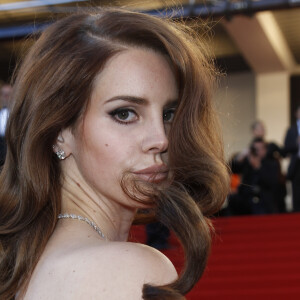 Très discrète au sujet de sa vie amoureuse en général, l'heureux élu est également un artiste.
Lana del Rey le 16 mai 2012 à la 65ème édition du festival de Cannes.