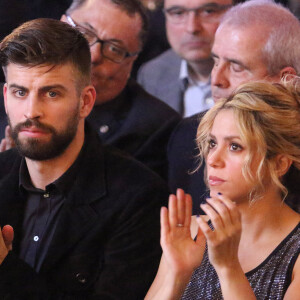 Gerard Piqué accusé d'être trop véhément avec ses garçons
 
Gerard Piqué reçoit le prix du meilleur athlète catalan lors d'une cérémonie à Barcelone. Sa compagne, la chanteuse Shakira était à ses côtés.