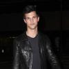 Taylor Lautner, à la sortie d'un restaurant de grillades, ce mardi 23 février, à West Hollywood.