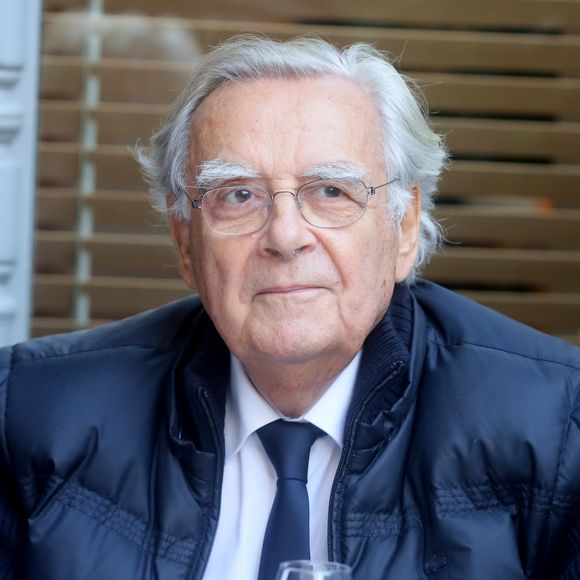 Bernard Pivot "malade" et "handicapé" : Il raconte avoir été "frappé par le mal" au niveau du cerveau
Info - Bernard Pivot quitte l'Académie Goncourt - Bernard Pivot - Le prix Goncourt récompense Eric Vuillard pour "L'Ordre du jour" au restaurant Drouant à Paris. © CVS / Bestimage
