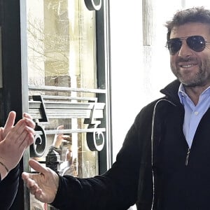 Patrick Bruel rencontre des jeunes issus de la diversité, dans le cadre du programme "Une étoile, un destin", à Koekelberg près de Bruxelles, le 30 mars 2023. Ce dispositif de prévention vise à lutter contre l'échec et le décrochage. L'échange entre l'artiste et les jeunes portera sur la vertu des livres et de la lecture pour les enfants. Ce sera aussi l'occasion pour les participants de rendre hommage aux victimes du harcèlement scolaire, puisque 200 jeunes chanteront la chanson de Patrick Bruel, "Qui a le Droit" à l'arrivée de l'invité. Deux jeunes filles interpréteront également la chanson "l'Instit, le professeur". 