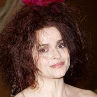 Helena Bonham Carter : Regardez-la, pas franchement distinguée... Fidèle à elle-même !