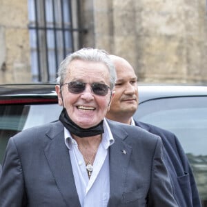 Alain Delon - Obsèques de Jean-Paul Belmondo en l'église Saint-Germain-des-Prés, à Paris le 10 septembre 2021. © Cyril Moreau / Bestimage