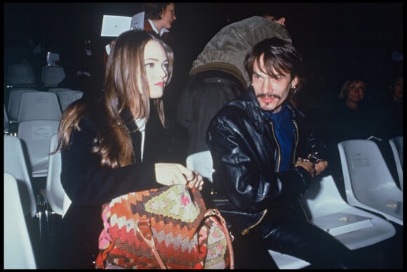 Photo : A l'époque elle avait 16 ans et lui 27 Vanessa Paradis et Florent Pagny au défilé de mode Chanel, à Paris, collection printemps-été 92 - Purepeople
