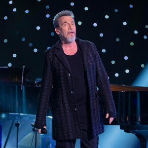 Exclusif - Florent Pagny, chant - Enregistrement de l'émission "Symphonie pour la vie, Spéciale Pièces Jaunes" aux Folies Grüss à Paris, diffusée le 4 février sur France 3. Le 12 janvier 2022 © Cyril Moreau / Bestimage