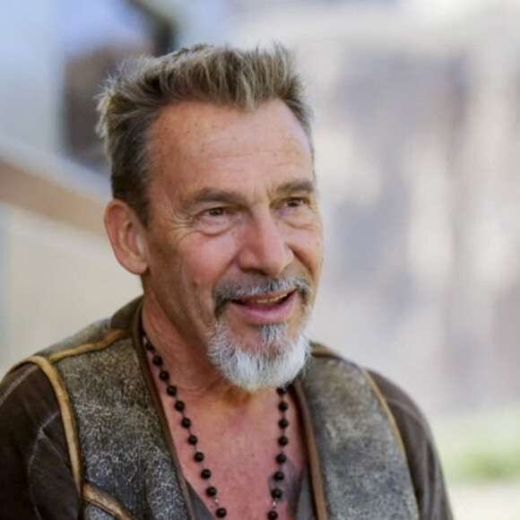 Captures d'écran du reportage "Florent Pagny, mon combat" diffusé sur TF1 lors de l'émission Sept à huit le dimanche 5 mars 2023. Florent Pagny se confie sur son combat contre le cancer dans "Sept à Huit". En janvier 2022, Florent Pagny annonçait souffrir d'un cancer du poumon, et annulait sa tournée. Quelques mois plus tard, le chanteur avait confié aux équipes de Sept à Huit être en rémission. Mais en janvier dernier, alors qu'il se trouvait en Patagonie, des examens ont révélé la présence d'un ganglion, l'obligeant à rentrer à Paris. Après la maladie, Florent Pagny se voit vivre en Patagonie, dans cette "immensité naturelle", et finir sa vie "retiré du monde". "Si j'ai la chance de devenir très vieux, il faut envisager de ne plus être en représentation (...) je peux avoir ce fantasme de finir ma vie retiré du monde, et de mourir comme un vieil indien", conclut-il. © Captures ecran TF1 via Bestimage