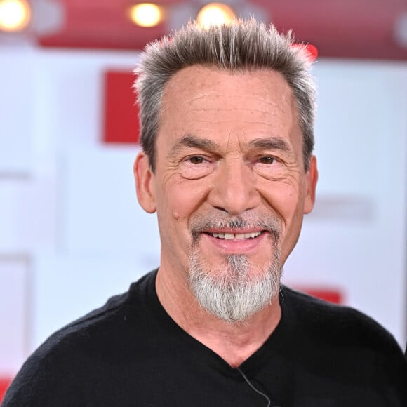 Info - Après son traitement pour un cancer, Florent Pagny va remonter sur scène - Exclusif - Florent Pagny - Enregistrement de l'émission "Vivement Dimanche" présentée par M.Drucker et diffusée le 31 octobre sur France 2. Le 27 octobre 2021 © Guillaume Gaffiot / Bestimage