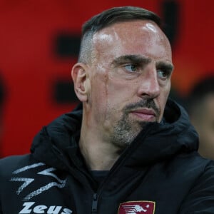 Franck Ribéry célèbre son quarantième anniversaire ce vendredi.
Franck Ribery, coach adjoint de la US Salernitana lors du match de football opposant l'AC Milan à l'US Salernitana au stade San Siro à Milan, Italie. © Fabrizio Carabelli/LPS/Zuma Press/Bestimage 