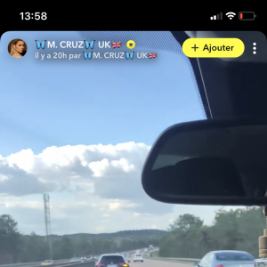 En direct, l'ex-candidate de télé-réalité filmait cette course sur son compte Snapchat.
Mélanie Da Cruz lancée dans une course-poursuite avec sa rivale Samantha - Snapchat