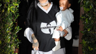 Rihanna enceinte : sortie tardive avec A$AP Rocky et leur fils, ventre rond et jambes dénudées