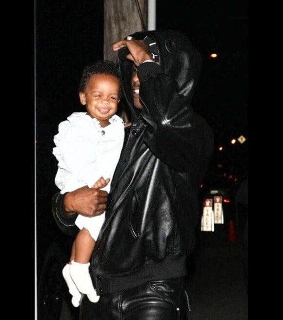 Rihanna et son fils, tout sourire, à Santa Monica le 5 avril 2023.
© Backgrid USA / Bestimage