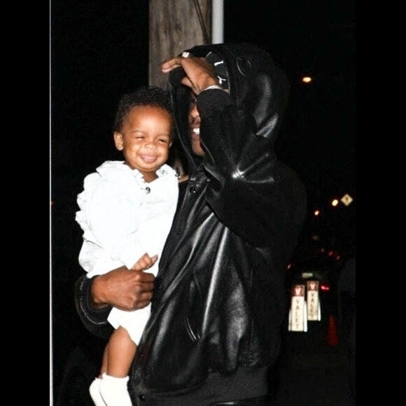 Rihanna et son fils, tout sourire, à Santa Monica le 5 avril 2023.
© Backgrid USA / Bestimage