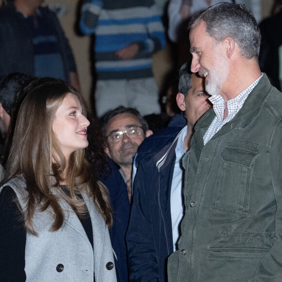 La princesse Leonor d'Espagne et le roi Felipe VI - La famille royale d'Espagne assiste à la traditionnelle célébration de la Passion vivante de Pâques à Chinchon, le 8 avril 2023.