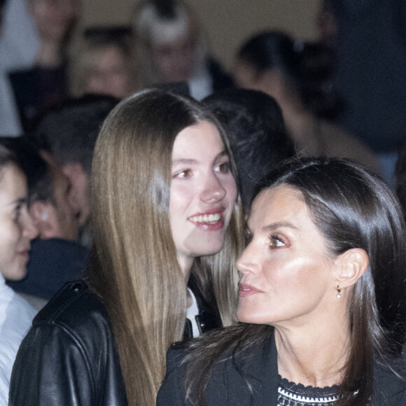 La princesse Sofia, la reine Letizia et la princesse Leonor d'Espagne - La famille royale d'Espagne assiste à la traditionnelle célébration de la Passion vivante de Pâques à Chinchon, le 8 avril 2023.