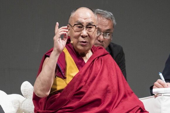 Le 14e Dalaï-Lama (Tenzin Gyatso) en conférence de presse à Palerme, le 18 septembre 2017.