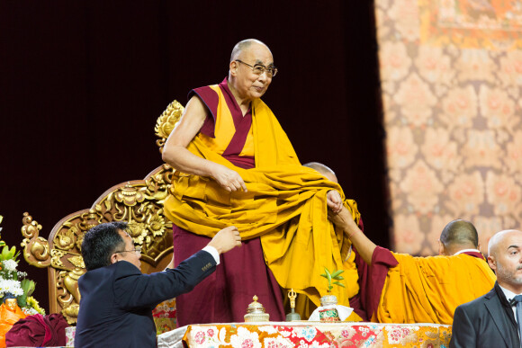En visite à McLeod Ganj, le Dalaï Lama a embrassé un petit garçon.
Richard Gere rencontre le Dalaï Lama à Milan, Italie, le 22 octobre 2016.