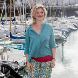 L'actrice a décidé de lui rendre hommage.
Cécile Bois au photocall du film "Envers et contre tous" lors du 17ème Festival de Fiction TV de La Rochelle. Le 11 septembre 2015 