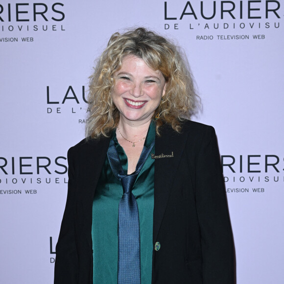 "C'était une âme vivante, combattive, authentique, sans compromis", a-t-elle expliqué.
Cécile Bois - 28ème cérémonie des Lauriers de l'Audiovisuel au théâtre Marigny à Paris le 20 février 2023. Elle sera diffusée en différé sur TV5 Monde, pour la deuxième année consécutive, le 22 février. Dix-sept lauriers ont été décernés. France Télévisions arrive en tête du palmarès de la 28e édition avec cinq prix. Cette année, France 2 et France 5 sont récompensées à égalité avec deux Lauriers chacune © Coadic Guirec/Bestimage