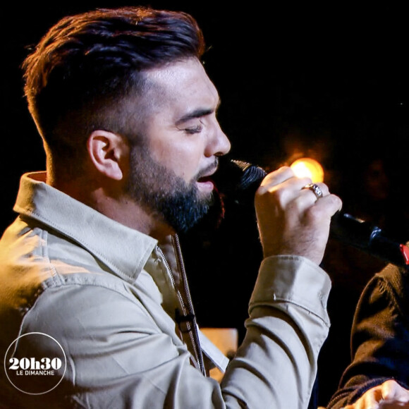 en live avec Kendji Girac - Captures d'écran - Florent Pagny est l'invité de Laurent Delahousse sur le plateau du journal de France 2 le 2 avril 2023. © Jack Tribeca / Bestimage 